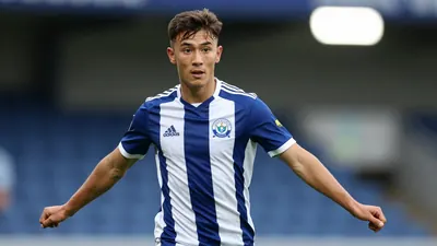 Portsmouth: Huddersfield Town are in advanced talks to sign free agent midfielder Archie Collins